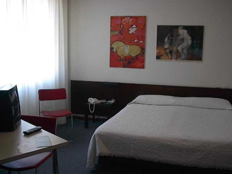 Albergo Residence Italia Vintage Hotel Pordenone Bagian luar foto
