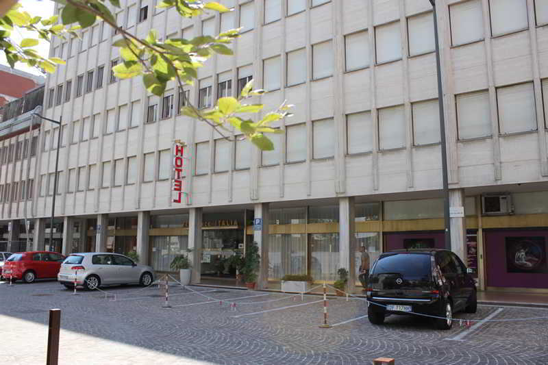 Albergo Residence Italia Vintage Hotel Pordenone Bagian luar foto